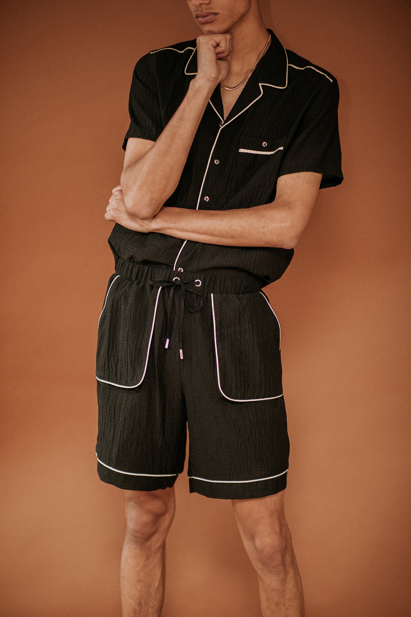 CONTRAST PIPED BASEBALL SHORT